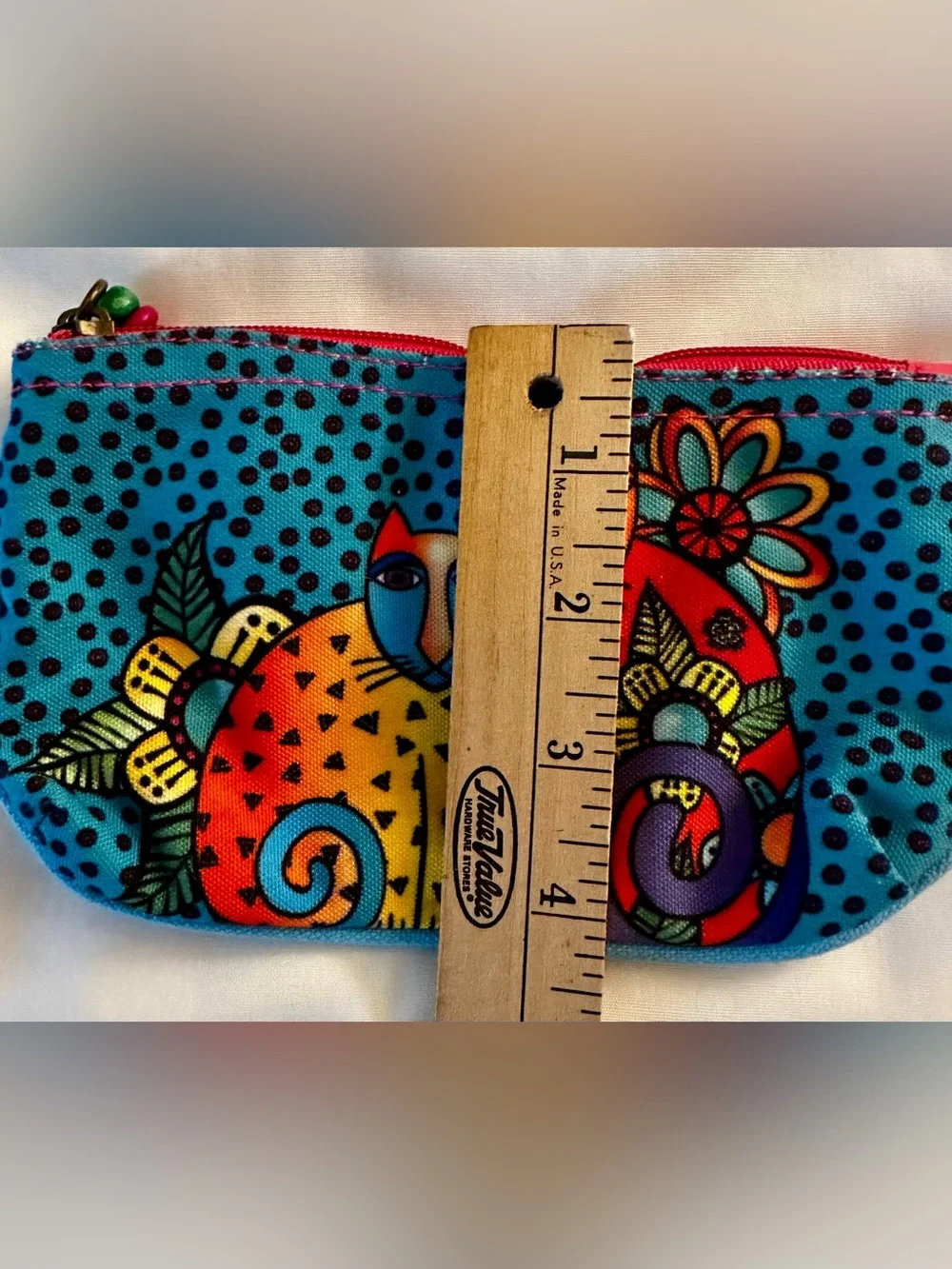 Laurel Burch colorful Cat makeup bag/pouch. Preowned Clean. Colorful